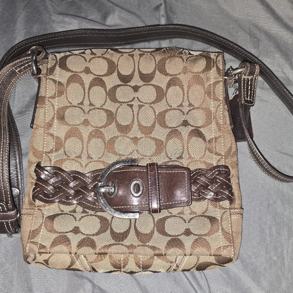 Rare Vintage Well-Loved Coach Monogram Crossbody – Spacious & Stylish - Picture 2 of 9